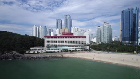 Haeundae-Beach-South-Korea-at-daytime,-with-the-beachfront-hotel-view-during-autumn-time
