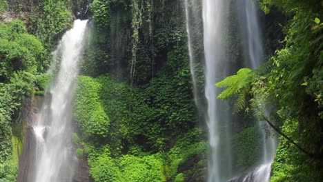 Wasserfall-Von-Der-Insel-Bali-4k