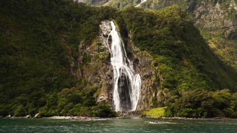 Spectacular-Lady-Bowen-falls-popular-destination-in-Milford-Sound,-New-Zealand,-slow-motion