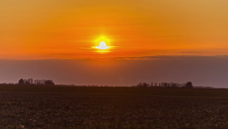 Timelapse-of-sunset-in-a-vast-empty-meadow-in-the-golden-hour-with-no-people
