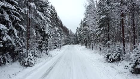 Straße-Im-Winter,-Von-Schnee-Bedeckt