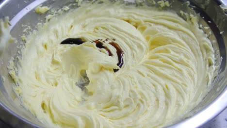 Butter,-sugar-and-other-ingredients-are-mixed-together-using-a-hand-mixer-machine