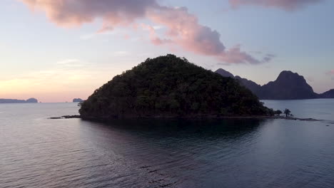 Hermosa-Puesta-De-Sol-En-El-Nido,-Palawan,-Filipinas-En-La-Playa-De-Las-Cabanas