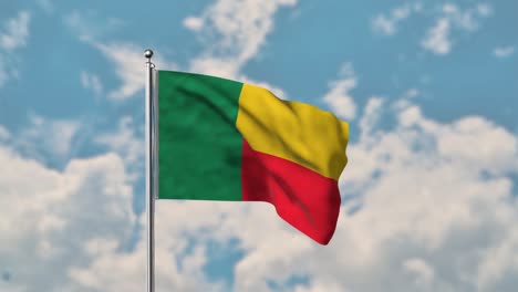 Bandera-De-Benin-Ondeando-En-El-Cielo-Azul-Video-Realista-4k
