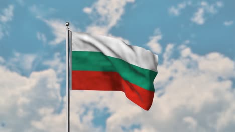 Bulgarien-flagge,-Die-Im-Realistischen-4k-video-Des-Blauen-Himmels-Weht