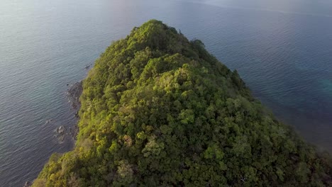 Aerial-view-of-an-isolated-island-at-El-Nido,-Palawan,-Philippines-with-Limestone-cliffs-at-background