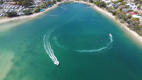 Speedboats-Speeding-And-Leaving-Wake-On-The-Turquoise-Blue-Water---Tallebudgera-Creek---Gold-Coast,-Qld,-Australia