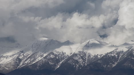 Montañas-Rocosas-Cubiertas-De-Nieve-En-El-Norte-De-Colorado