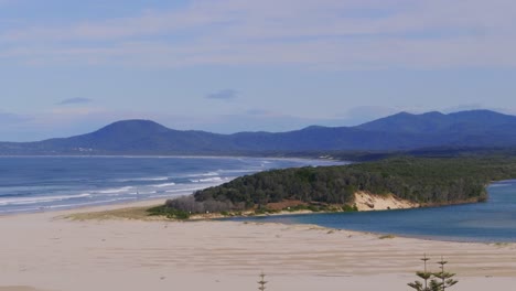 Quiet-And-Peaceful-Beach-At-Port-Macquarie---Empty-Beach-During-Coronavirus-Pandemic--Sydney,-NSW,-Australia
