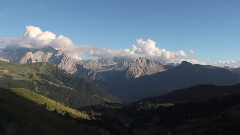 Einige-Aufnahmen-Vom-Passo-Sella,-Trentino,-Zeigen-Den-Höchsten-Gipfel-Der-Dolomiten,-Die-Marmolada