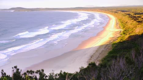 Sonnenaufgang-Am-Crescent-Head-Beach---Leerer-Strand-Mit-Meereswellen---Sydney,-Nsw,-Australien
