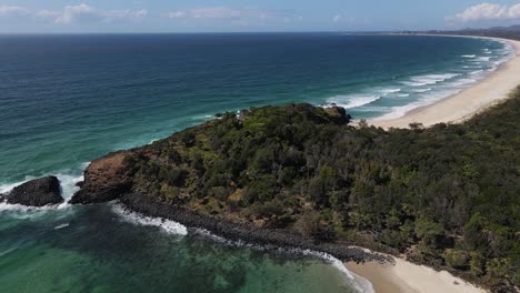 Fingal-Head-Lighthouse-Surrounded-By-The-Lush-Forest---Fingal-Head-And-Fingal-Head-Causeway-In-Summer---New-South-Wales,-Australia