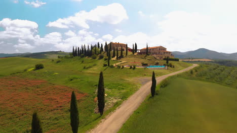 Beautiful-aerial-shot-of-an-Italian-villa-on-a-hill-in-Tuscany-Italy,-4k