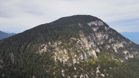 Luftdrohne,-Die-Um-Einen-Berg-In-Den-Italienischen-Alpen-Geschossen-Wurde