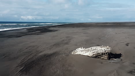 Old-shipwreck-in-Iceland,-drone-footage