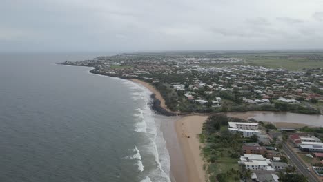 Coastal-Neighborhood-Of-Bundaberg-On-A-Cloudy-Day-In-Queensland,-Australia---aerial-shot