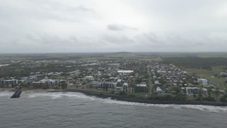 Ocean-And-Coastal-Town-On-A-Cloudy-Day-In-Bundaberg,-Queensland,-Australia---aerial-sideways