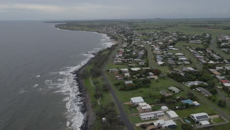 Waves-Crashes-On-Rocky-Shore-Of-Bundaberg-Coastal-Town-In-Queensland,-Australia
