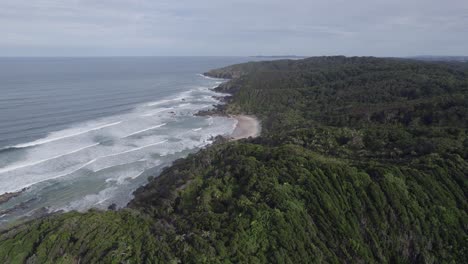 Flying-Over-Lush-Rainforest-Within-Broken-Head-Nature-Reserve-And-Secluded-Beaches-In-Byron-Bay,-NSW-Australia