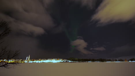 Nordlicht-Oder-Aurora-Borealis-über-Dem-Meer-In-Tromso---Norwegen