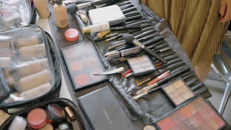 Reveal-shot-of-make-up-on-table,-slow-motion