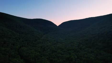 Beautiful-drone-footage-of-a-beautiful,-colorful-summer-sunset-in-the-Appalachian-mountains