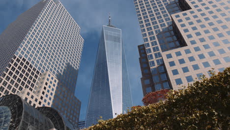 Iconic-One-World-Trade-Center-in-New-York-City,-low-angle
