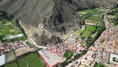 Disparo-De-Drone-De-Inca-Watana-En-Ollantaytambo,-Perú