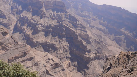 Pan-over-Wadi-Ghul,-the-so-called-Grand-Canyon-of-the-Sultanate-of-Oman