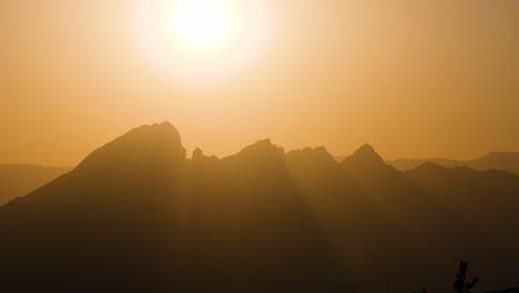 Epic-sunset-above-four-peaks-in-the-Jebel-Shams-mountains,-Oman