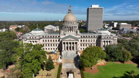 Construction-at-Mississippi-State-capitol-building-in-Jackson-MS