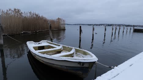 Snowy-small-boat-on-a-lake