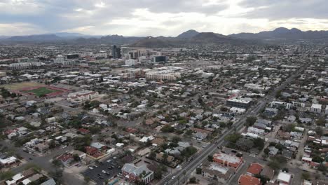 Drone-slowly-descending-in-Tucson-Arizona-United-States-with-view-of-City-and-university