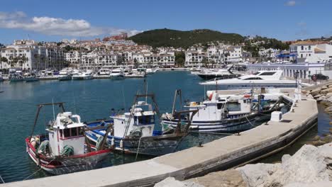 Static-Wide-Shot---Traditional-Spanish-Fishing-Boats-at-Puerto-de-La-Duquesa-in-Spain