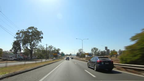 Von-Vorne-Gerichteter-Blickwinkel-Aus-Australischer-Vorortautobahn-Und-Stadtstraßen---Ideal-Für-Den-Greenscreen-Ersatz-Im-Innenraum-Der-Autoszene