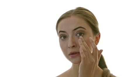 Hautpflege-Unter-Den-Augen