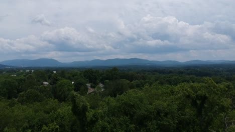 Rising-drone-shot-revealing-the-mountains-of-Asheville,-NC