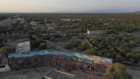 Beautiful-abandoned-mural-in-the-middle-of-the-desert-in-Ciudad-del-Maíz-in-Mexico