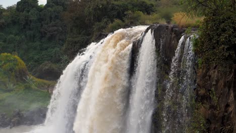 Slow-motion-view-of-the-great-Blue-Nile-Waterfall,-Ethiopia