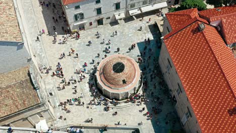 Aerial-view-of-Big-Onofrio's-Fountain-in-Dubrovnik,-Croatia