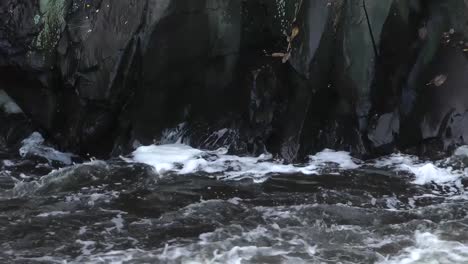 Wasserturbulenzen-An-Den-Thundermist-Falls,-Woonsocket-Falls-Dam,-Providence,-Rhode-Island,-Blackstone-River