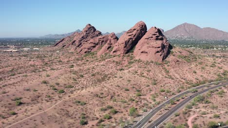 Aerial-footage-of-Beautiful-Landscape-at-Papago-Park-In-Phoenix,-Arizona-for-hiking-and-recreation