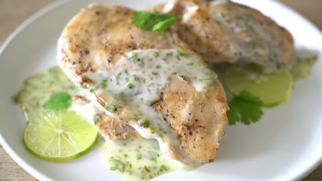 grilled-chicken-breast-with-lemon-lime-sauce