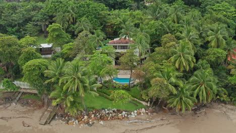 Toma-Aérea-De-Drones-De-4k-Del-Resort-De-Playa-En-Tambor,-Costa-Rica