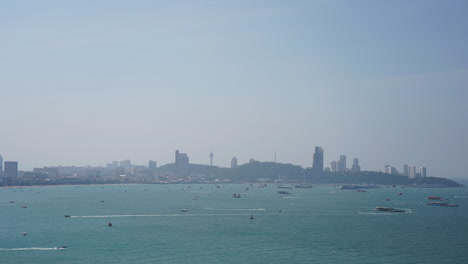 Time-lapse-of-Pattaya-Bay-and-the-skyline-of-Pattaya-city,-Thailand