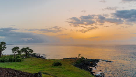 sunset-over-de-Atlantic-ocean,-São-Tomé-e-Principe