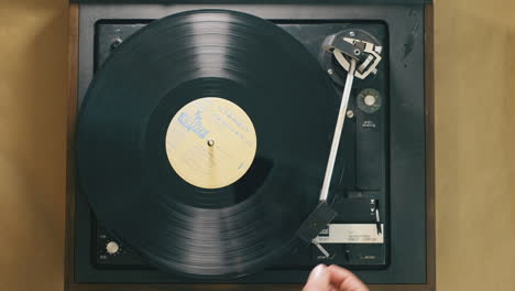 Overhead-shot-of-a-vintage-turntable-spinning-a-lp-record