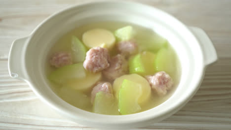 Wintermelonensuppe-Mit-Gehacktem-Schweinefleisch-Und-Ei-Tofu