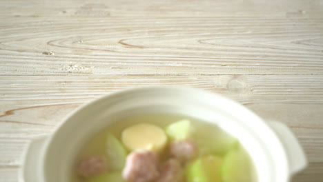 Wintermelonensuppe-Mit-Gehacktem-Schweinefleisch-Und-Ei-Tofu