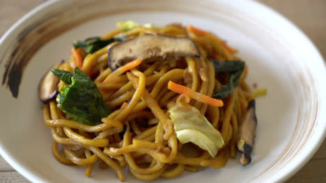 yakisoba-noodles-stir-fried-with-vegetable